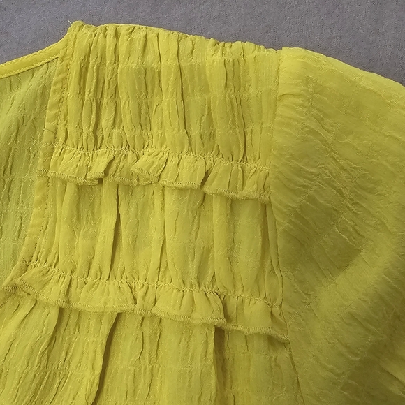 Women's size Medium Bright Spring Summer Top Yellow with Rushing - Picture 6 of 12